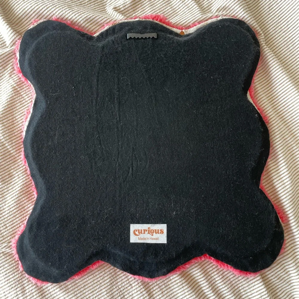 Wavy carpet mirror by Curious